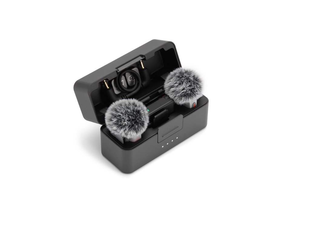 Otevřené plné nabíjecí pouzdro DJI Mic Mini 2S z bočního pohledu