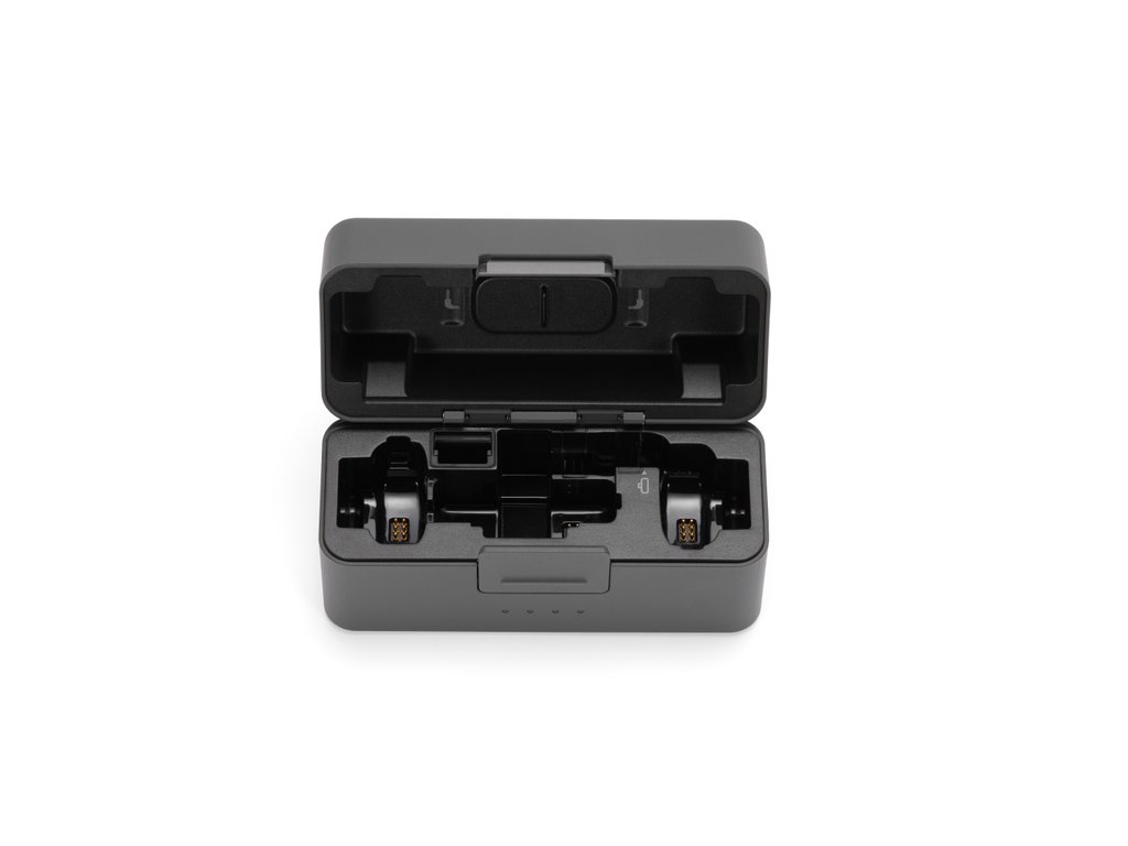 Otevřené prázdné nabíjecí pouzdro DJI Mic Mini 2S s vyhrazenými pozicemi pro komponenty
